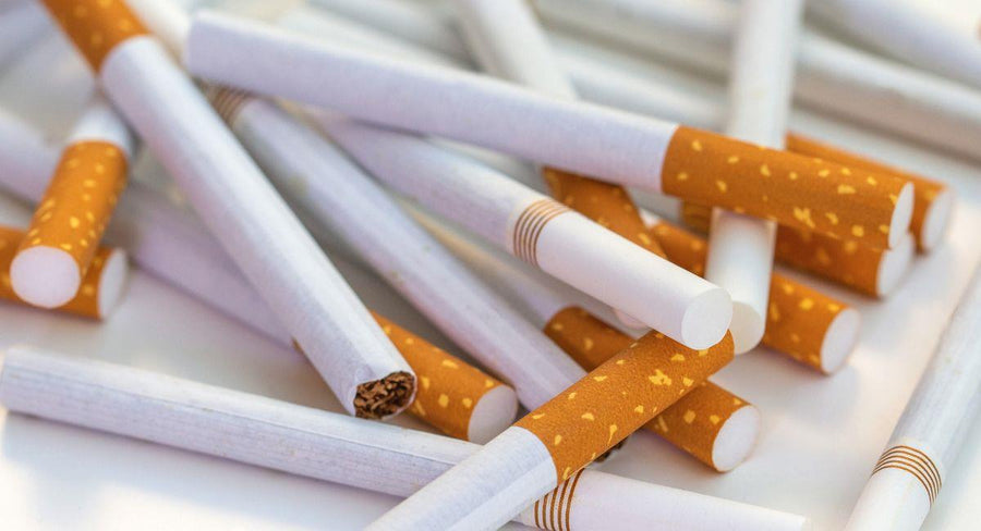 Cigarrillos sueltos amontonados